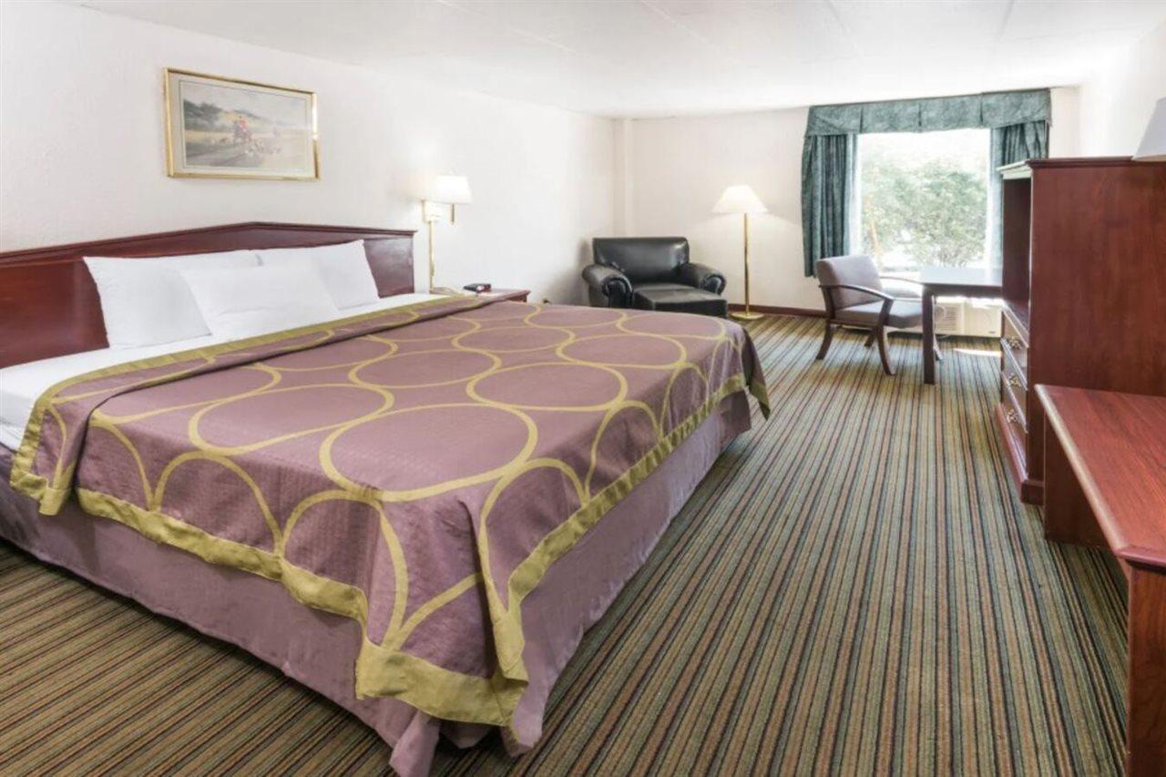 Super 8 By Wyndham Columbus Hotell Eksteriør bilde