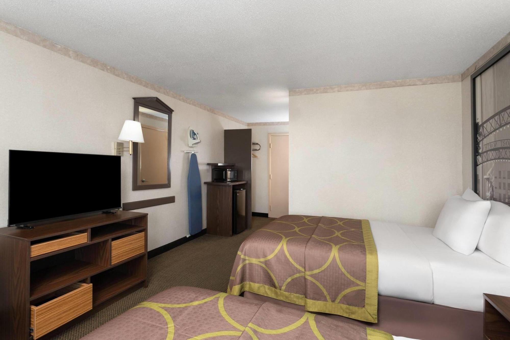 Super 8 By Wyndham Columbus Hotell Eksteriør bilde